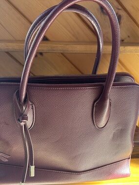 Elegant Women's Burgundy Leather Tote Bag - Structured Handbag